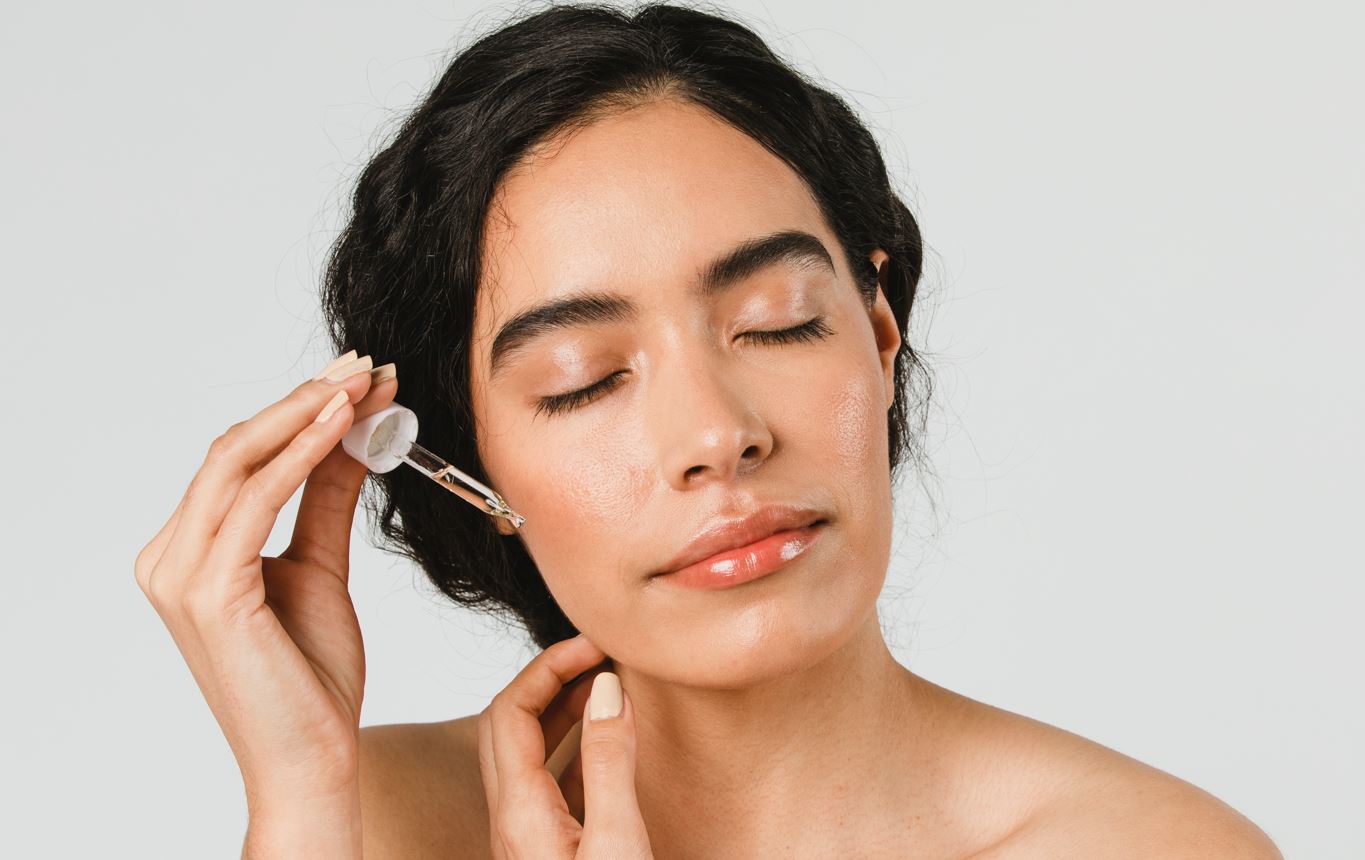 How to Use Face Serum Best Ways to Use Face Serum The Henna Guys