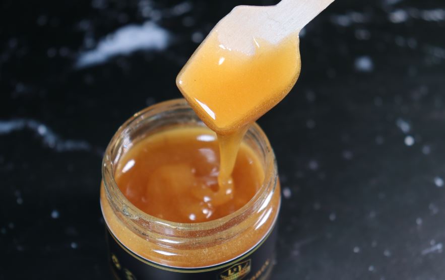 Benefits of Manuka Honey for Skin & Acne | Face Mask, Wash, and more